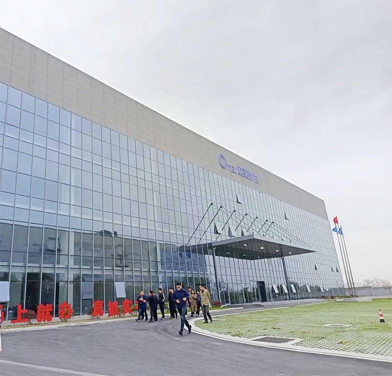 Huang Weidong, Party Secretary of Hefei Xinzhan High-Tech Zone, Visits Omat Hefei to Aid Early Production