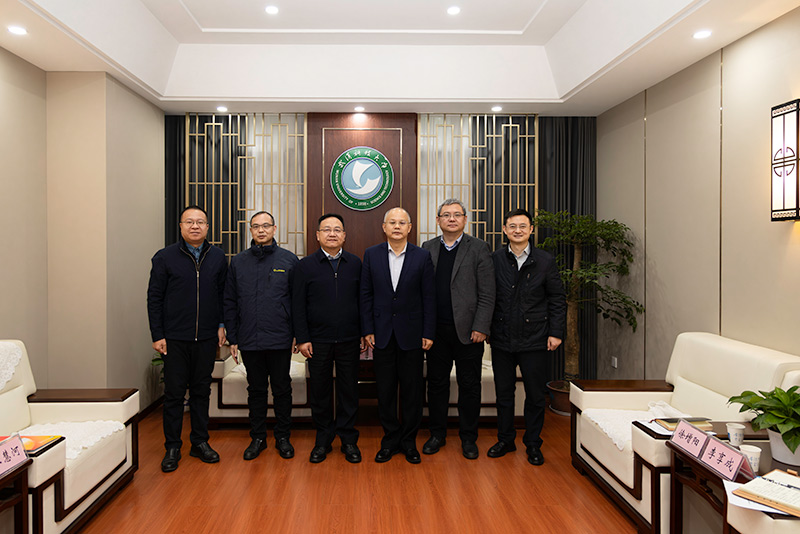 Omat Management Team Visits Wuhan University of Science and Technology for Exchange