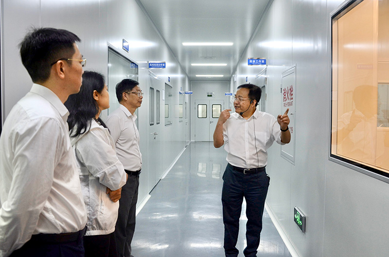 Liu Xiaoyi, Chair of the Guangdong NPC Education, Science, Culture and Health Committee, Visits Omat for Research